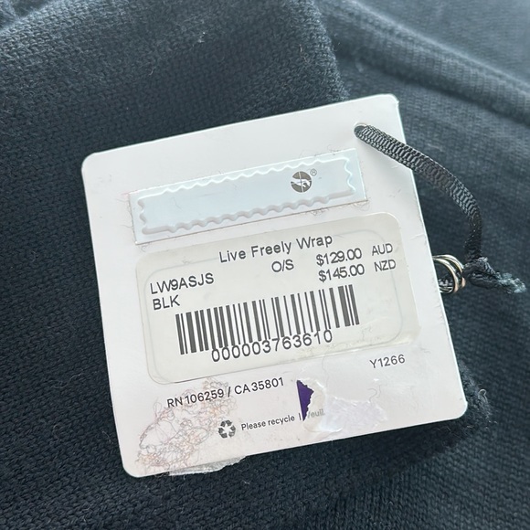 Lululemon Live Freely Wrap Black Merino Wool One Size NWT - Picture 4 of 4